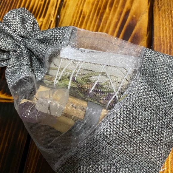 Smudge Kit - Picture 3 of 5